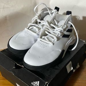 Adidas men’s basketball shoes, size 7. White. Brand new.
